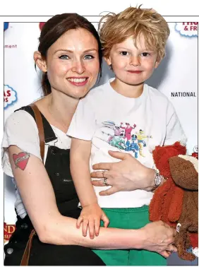  ?? ?? MOTHER LOVE: Sophie Ellis-Bextor in 2015 with son Ray, then aged three