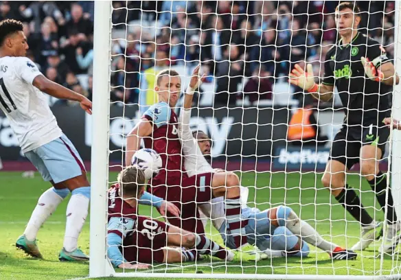  ?? ?? Controvers­y: West Ham’s Bowen and Soucek combine to force the ball over the line late on, but VAR intervened and the goal was eventually chalked off for handball