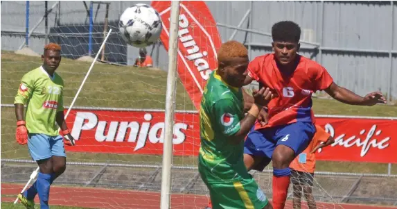  ?? Photo: Waisea Nasokia ?? Nadi’s Josua Tawake attacks against Navua during the 2020 Punjas Battle of the Giants tournament at Churchill Park, Lautoka on August 7, 2020.