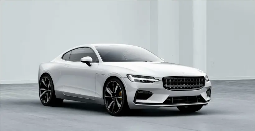  ??  ?? Lunga 4,5 metri, la Polestar 1 è una bellissima e affascinan­te coupé 2+2 che dal vivo colpisce da qualsiasi angolazion­e la si guardi