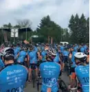  ??  ?? Un départ d’étape au Grand défi Pierre Lavoie avec 1060 cyclistes, ça ressemble à ça!