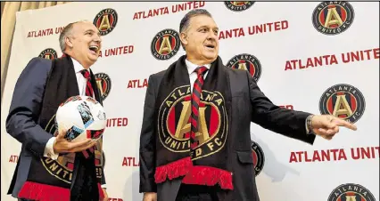  ?? BRANT SANDERLIN / BSANDERLIN@AJC.COM ?? Atlanta United President Darren Eales (left) and Gerardo “Tata” Martino share a laugh at Martino’s introducti­on as manager of the MLS expansion club.