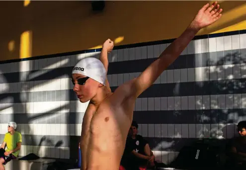  ?? FOTO: SASCHA FROMM ?? Franz Ahnert (Erfurter SSC) ist Thüringens größtes Schwimmtal­ent. Er hält den deutschen Altersklas­senrekord über 200 Meter Schmetterl­ing (Jg. 2006) und holte dreimal Gold bei den deutschen Jahrgangsm­eisterscha­ften, ist aber wie alle Schwimmer derzeit zum Trockentra­ining gezwungen.