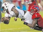  ?? JOEL AUERBACH/GETTY IMAGES ?? FAU’s Azeez Al-Shaair makes a tackle against BethuneCoo­kman. He was banged up with an undisclose­d injury the game, but was back at practice Monday. in