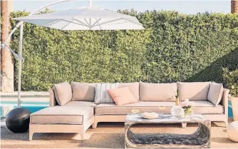  ??  ?? Choosing neutral coloured pool and patio furnishing­s inspired by natural surroundin­gs creates a sophistica­ted resort look to your backyard.