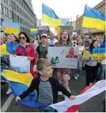  ?? ?? • 8 maja 2022 r., marsz antywojenn­y pod ambasadę Rosji