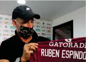  ?? SAPRISSA ?? Al tata del defensor le dieron una chema con su nombre.