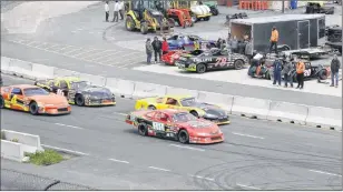  ?? SAM MCNEISH/THE TELEGRAM ?? Eventual race winner Wayne Walsh the No. 99 Dodge (inside tright) brings the field to the green flag in the Outdoor Pros 75 at Eastbound Speedway on Sunday. Also shown are the No. 88 of Rachel Cole, the No. 16 of Ross Thorne and the No. 4 car of Robert Petten.