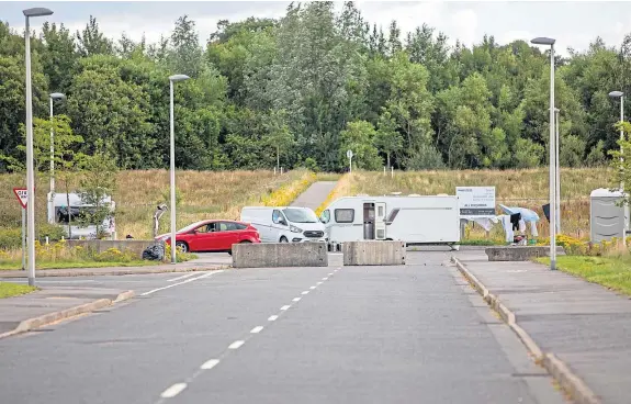  ?? Picture: Kim Cessford. ?? Caravans have set up camp on land at the industrial estate on Arran Road in North Muirton.