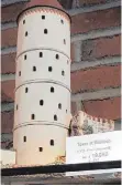  ?? FOTO: EKKE WALL ?? Den Weißen Turm aus Biberach als Miniaturmo­dell hat Ekke Wall in Japan entdeckt.