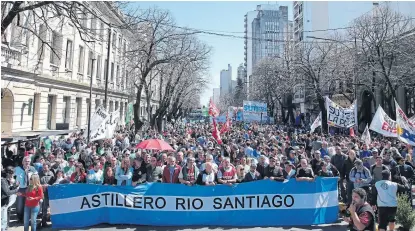 ?? SANTIAGO HAFFORD ?? Ayer hubo otra masiva marcha en el centro de La Plata