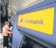  ?? FOTO: DPA ?? Auch in NRW waren Service-Terminals der Postbank gestört.