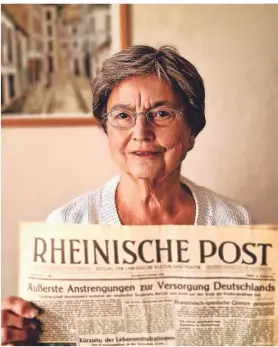  ?? FOTOS: JUTTA SCHALL ?? Hildegard Horr ist RP-Leserin der ersten Stunde. Die erste Ausgabe der RP hat sie bis heute aufbewahrt.