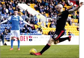  ??  ?? Conor Sammon slots home Thistle’s late penalty equaliser COOL CUSTOMER: