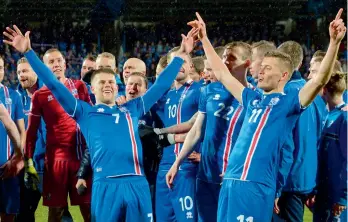  ?? AFP ?? Iceland’s players including Johann Berg Gudmundsso­n (left) and Alfred Finnbogaso­n celebrate after defeating Kosovo 2-0 in their Fifa World Cup qualifier match at Reykjavik, Iceland. —