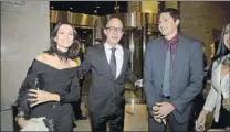  ??  ?? Jordi Cardoner y su esposa junto al ex azulgrana Edmilson