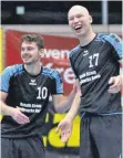  ?? FOTO: PETER SCHLIPF ?? Noch haben sie gut lachen bei der SG MADS Ostalb.