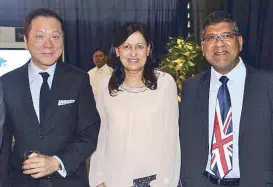  ??  ?? British Ambassador Asif Ahmad (right) and wife Zubeda with Alliance Global boss Andrew Tan