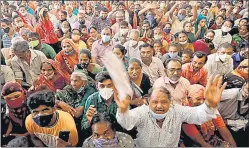  ?? REUTERS ?? Devotees inside a temple on the eve of the annual Rath Yatra in Ahmedabad on July 11.