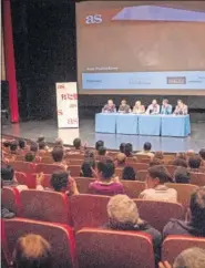  ??  ?? INTERÉS. 200 personas llenaron el Auditorio Almodóvar.