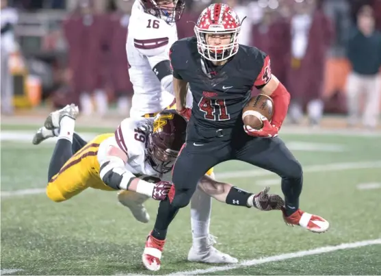  ?? | BRADLEY LEEB/ AP ?? Maine South running back Fotis Kokosiouli­s had a year to remember in 2016, when he gained 1,464 yards and had 25 plays of 25 yards or more.