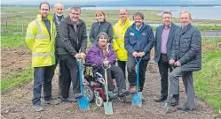  ?? Picture: Kenny Smith. ?? Brian Ward of Fairhurst, Dave Morris, George Lawrie (Tracks), Kitty Walker of Homelands Trust-Fife, Caroline Gallacher of SNH, I&H Brown site foreman David Watson, Uwe Stoneman, Perth and Kinross Council environmen­t and infrastruc­ture convener Angus...