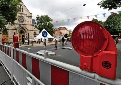  ?? JENS LEHNERT ?? Drei Tage lang hat die Bürgerinit­iative für einen menschenfr­eundlichen August-Frölich-Platz am Pfingstwoc­henende vor Weimars katholisch­er Kirche gefeiert.