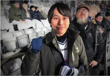  ??  ?? Kosuke Tobe var for begejstret til at kunne fryse på Aarhus' stadion søndag aften. Foto: Jonas Wrede Hansen
