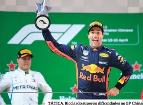  ??  ?? TÁTICA. Ricciardo superou dificuldad­es no GP China