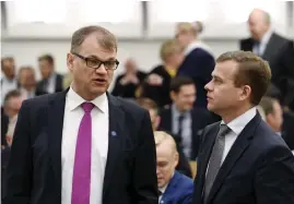  ?? FOTO: LEHTIKUVA / MARKKU ULANDER ?? Juha Sipilä räknar med miljardspa­r med vårdreform­en. Petteri Orpos finansmini­sterium vågar inte räkna med besparinge­n i sina kalkyler.