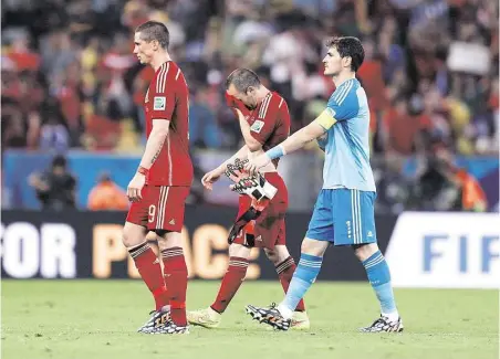  ?? Natacha Pisarenko / Associated Press ?? Spain’s Fernando Torres, from left, Andres Iniesta and keeper Iker Casillas trudge off the field after losing 2-0 to Chile on Wednesday.