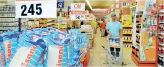  ?? N. MANCEBO ?? Tras cinco días de clausura, ayer el supermerca­do volvió a abrir sus puertas.