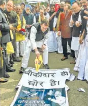  ?? AP ?? Congress chief Rahul Gandhi on Wednesday led a protest against the Rafale deal, at Parliament House in New Delhi.