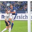  ?? FOTO: DPA ?? Schalkes Simon Terodde (r.) schreibt Fußball-geschichte.