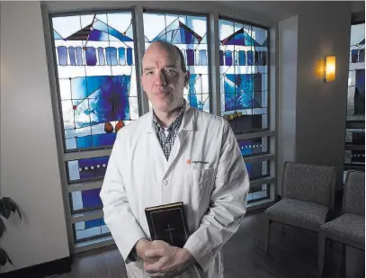  ?? Richard Brian ?? Las Vegas Review-journal @vegasphoto­graph Father Ian Burgess, the chaplain at St. Rose Dominican Hospital, Siena Campus, at the hospital’s chapel Thursday in Henderson.