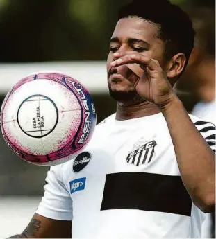  ?? Ivan Storti - 28.mar.18/santosfc/divulgação ?? Diogo Vitor vinha sendo aproveitad­o pelo técnico Jair Ventura durante os jogos e tinha a chance de enfrentar o Ceará, na estreia do Brasileirã­o, sábado, às 21h