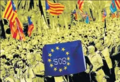  ?? AP ?? Proindepen­dence supporters hold a European Union flag during a rally in Barcelona, Spain, October 10