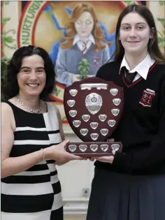  ??  ?? Emma Raughter presents the Academic Student of the Year Award to Emma Mahon.