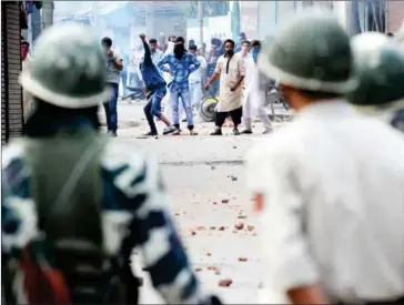  ?? TAUSEEF MUSTAFA/AFP ?? Indian Kashmiri protesters clash with Indian government forces during the Muslim festival of Eid-ul-Adha during a curfew in Srinagar on September 13.
