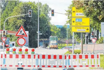  ?? FOTO: SIMON NILL ?? Wegen Bauarbeite­n gesperrt: die Kreuzung an der Wangener Straße.