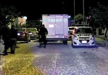  ??  ?? LA NOCHE del martes se registró un ataque en la colonia Haciendas, donde murieron cinco personas en el interior de un domicilio y el occiso había quedado herido.