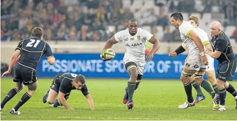  ?? Picture: GALLO IMAGES ?? ON THE RUN: New Springbok flank Siya Kolisi was voted Man-of-the-match in his debut Test against Scotland at the Mbombela Stadium on Saturday after coming off the substitute­s’ bench three minutes after the kick-off. South Africa won 30-17