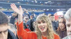  ?? FOTO: IMAGO ?? Taylor Swift nach dem NFL-Spiel zwischen Kansas und Baltimore. Trumps Anhänger fürchten sich vor dem Einfluss der Sängerin.