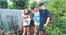  ?? Picture: ZAK SIMMONDS ?? TIME TO GO: Craig and Karmen Abraham with children Caydee, 13, Cooper, 15, and pet dog, Banjo, 11.