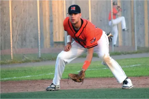  ??  ?? Jérémie Arseneau possède le gabarit parfait pour jouer au premier but, mais il évolue également au troisième coussin pour les Metro Mudcats juniors de Moncton. - Acadie Nouvelle: Stéphane Paquette