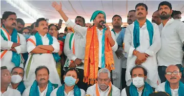  ?? — BY ARRANGEMEN­T ?? TPCC working president A. Revanth Reddy along with party leaders addressess a Rythu Deeksha in Armoor of Nizamabad district on Saturday.