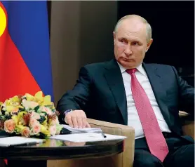  ?? ?? Putin e la villa alla colf
Il nome di Putin non compare, ma la sua cerchia sì: come Svetlana Krivonogik­h, che ne era l’amante e gli avrebbe dato anche una figlia, e sarebbe diventata la beneficiar­ia di una società offshore che ha comprato una villa a Monaco per 3 milioni e 600 mila dollari