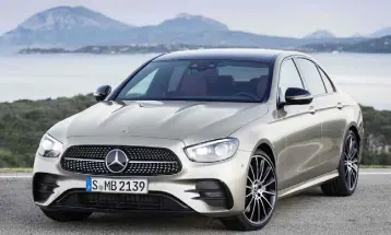  ??  ?? OPTIONS: The new Mercedes-Benz E-Class range has petrol and diesel plug-in hybrid versions