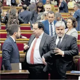  ?? David Zorrakino / Europa Press ?? Pere Aragonès, Joan Ignasi Elena i Albert Batet, al Parlament.