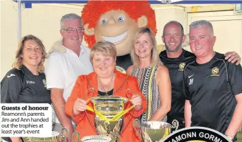  ??  ?? Guests of honour Reamonn’s parents Jim and Ann handed out the trophies at least year’s event